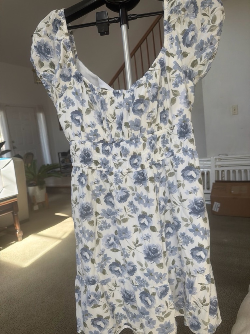 Hollister women’s Floral Blue and White Puff-Sleeve Dress size XL